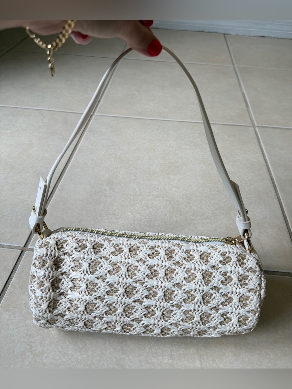 JustFab White Cream Faux Straw Crochet Barrel Shoulder Bag Gold Hardware Summer